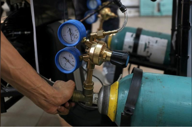 Bình khí nén có thể vận hành bằng tay