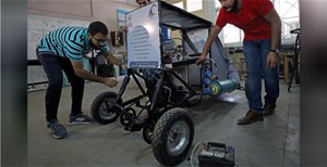 Xe chạy bằng không khí của nhóm sinh viên Ai Cập, chạy thả ga không tốn tiền đổ xăng