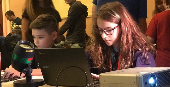 Emmett Brewer là một trong số 50 trẻ em trong độ tuổi từ 8 đến 16 đã cố gắng hack 13 trang web giả