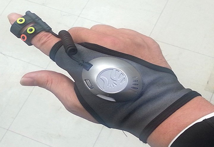 Một chiếc găng tay được phát minh để thay thế chuột máy tính