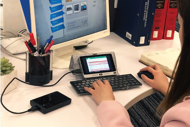 Người dùng có thể sử dụng máy tính xách tay mini riêng lẻ hoặc theo nhóm