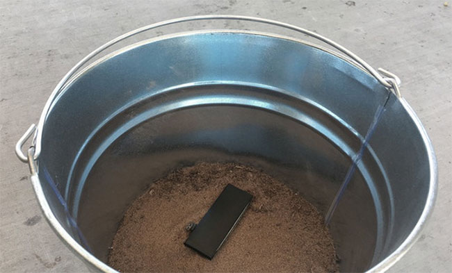 Chuẩn bị sẵn một xô cát để đề phòng cháy nổ