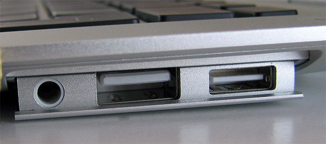 Các cổng kết nối thường thấy trên máy tính 16-cong-ket-noi-thuong-thay-tren-may-tinh-va-chuc-nang-cua-chung12