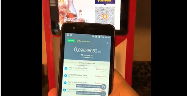 Hacker dùng Bitcoin để mua Coca-Cola tại máy bán tự động