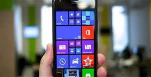 Các thiết bị chạy Windows 10 Mobile Anniversary Update tiếp tục được Microsoft hỗ trợ thêm 1 năm