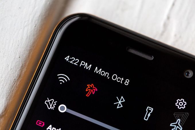 Màn hình của Palm có thể hiển thị hình ảnh sắc nét tương đương với các smartphone cao cấp trên thị trường hiện nay
