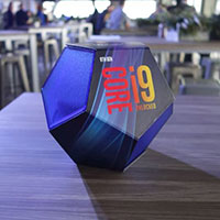 Chip thế hệ 9 của Intel chỉ ra một đường đi mới, không cần tuân theo luật Moore