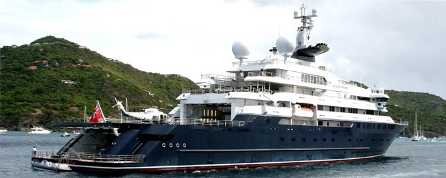 Ngoài ra, ông còn sở hữu nhiều bất động sản 