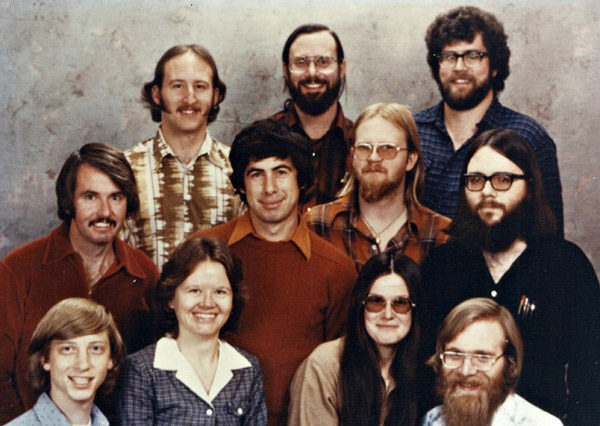 11 thành viên đầu tiên của công ty, Allen là người ở góc dưới bên phải