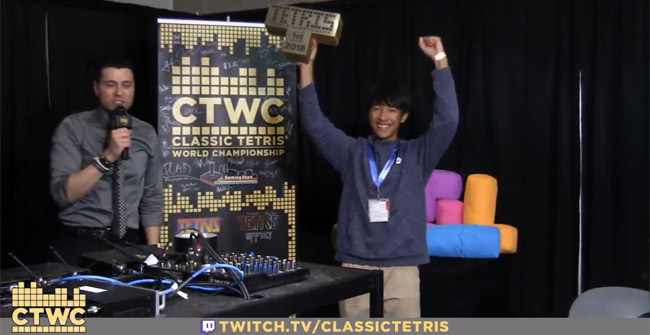 Cậu bé 16 tuổi đoạt giải vô địch thế giới về Tetris cổ điển