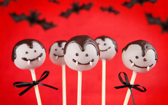 Bộ hình nền máy tính chủ đề Halloween cho Windows 10