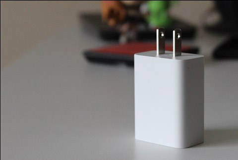 Dùng sạc pin kiểu “râu ông nọ cắm cằm bà kia” 5