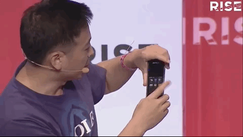 Một màn trình diễn thử nghiệm công nghệ màn hình của Royole