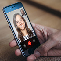 Cách chuyển đổi camera khi gọi video FaceTime trên iPhone hoặc iPad chạy iOS 12 Cách chuyển đổi camera khi gọi video FaceTime trên iPhone hoặc iPad chạy iOS 12