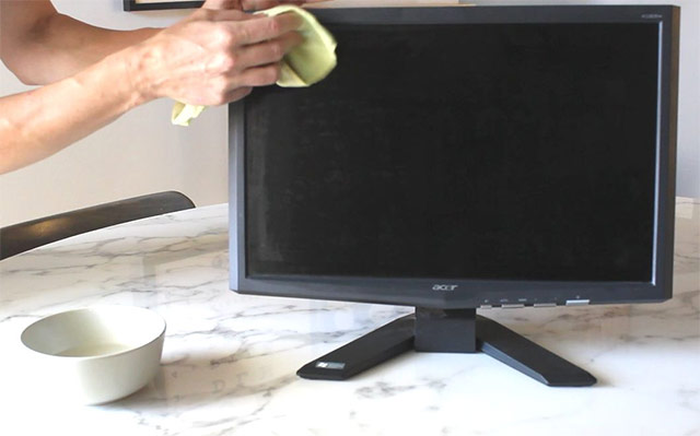 Làm sạch màn hình máy tính