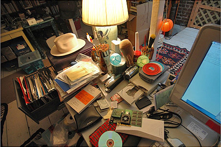 Giữ cho khu vực làm việc luôn gọn gàng, ngăn nắp