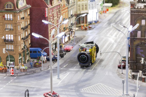 Chiếc xe Street View thu nhỏ của Google có khả năng chụp ảnh từ góc nhìn bên trong của mô hình Miniatur Wunderland