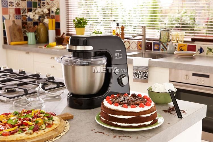 Máy đánh trứng Philips HR7920 để bàn giúp bạn dễ dàng làm được nhiều loại bánh.