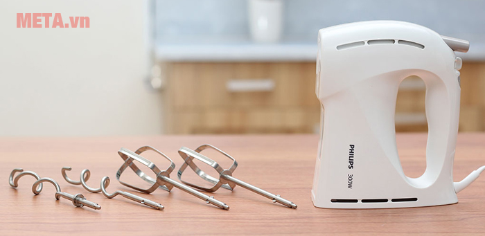 Máy đánh trứng cầm tay Philips HR1459 có kèm nhiều loại que trộn bột, đánh trứng nằng thép không gỉ dễ vệ sinh và an toàn cho sức khỏe.