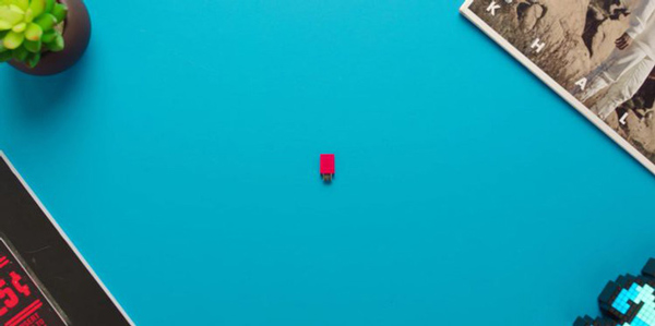 Jonathan Morrison sử dụng một thiết bị hỗ trợ là Luna Display để biến iPad Pro thành màn hình phụ