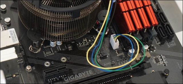 Sau khi thiết bị làm mát được đặt đúng vị trí và an toàn, bạn sẽ cần cắm cáp nguồn vào