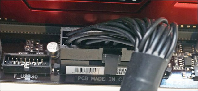 Bo mạch chủ: cáp 24-pin (hoặc đôi khi nhiều hơn)