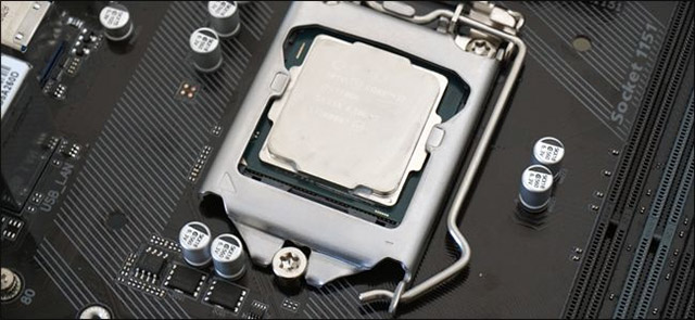 Nếu CPU không thể trược vào các socket, tuyệt đối không được cố ấn