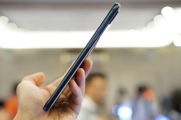 Khung kim loại nguyên khối