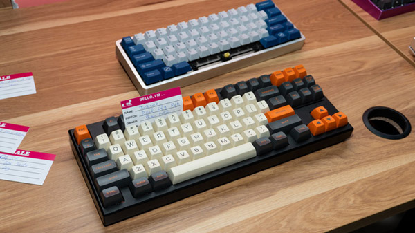 Bàn phím Tiamo nổi bật với keycap SA Carbon