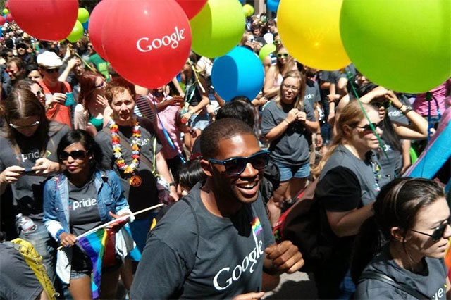 Vào tháng 8, một cuộc điều tra của Associated Press đã phát hiện ra rằng Google vẫn đang thu thập dữ liệu vị trí của người dùng ngay cả khi họ đã tắt tính năng lịch sử vị trí (Location History).