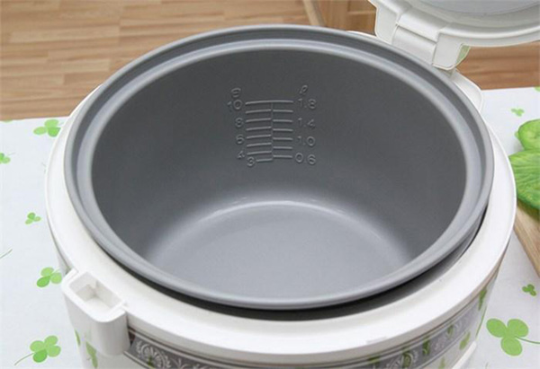 Lòng nồi cơm điện bị cong