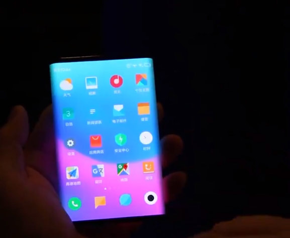 Chiếc tablet sau khi gập lại giống như một chiếc smartphone hoàn chỉnh