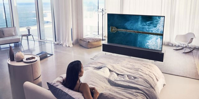 Với LG Signature OLED TV R, ngoài khả năng hiển thị hình ảnh, độ thẩm mỹ cũng là một trong những yếu tố quan trọng hàng đầu.