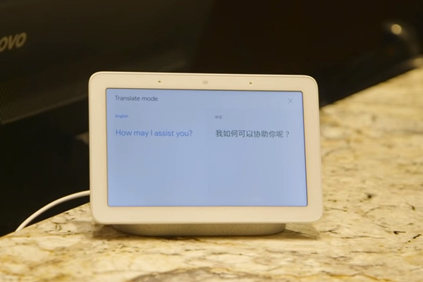 Những thiết bị hỗ trợ Google Assistant có thể dịch trực tiếp đoạn cuộc trò chuyện của hai người với hai ngôn ngữ khác nhau