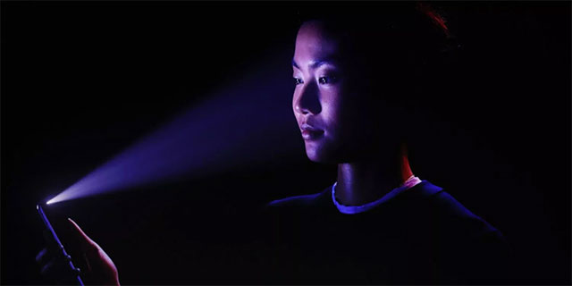 Mở khóa bằng khuôn mặt 