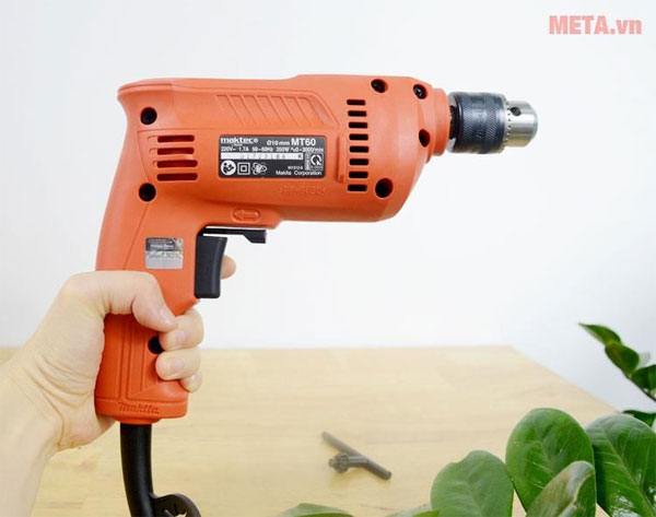 Máy khoan Makita