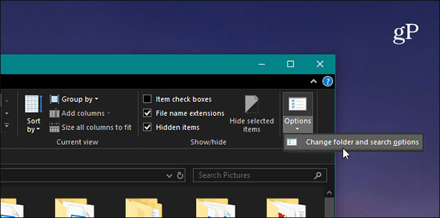 Truy cập vào File Explorer và bấm vào tab View