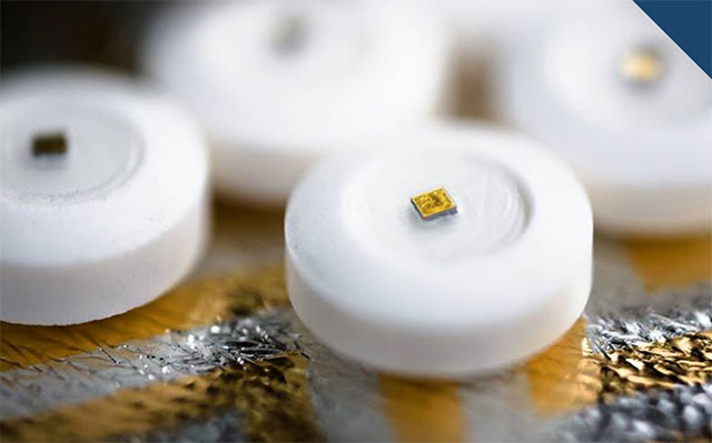 Về cơ bản, sản phẩm này cũng giống như loại thuốc viên thông thường khác, chỉ khác ở chỗ sẽ được gắn thêm một cảm biến nhỏ, có thể được theo dõi bằng một miếng dán gắn trên bụng bệnh nhân.