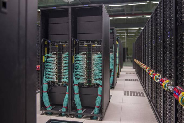 Để chứa được siêu máy tính này, họ cần một không gian chứa có khả năng hỗ trợ trọng lượng 44,5 tấn