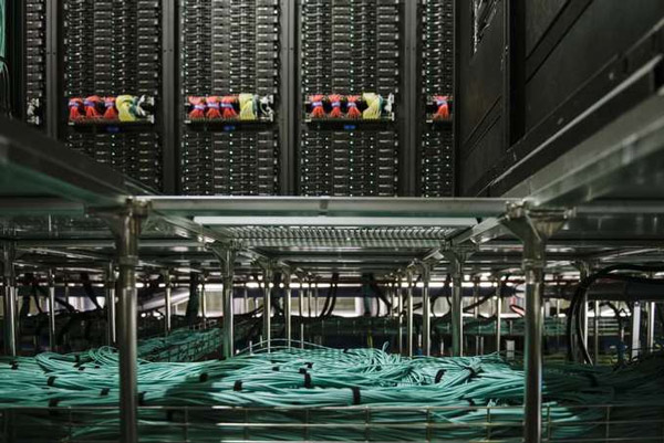 Để chứa được siêu máy tính này, họ cần một không gian chứa có khả năng hỗ trợ trọng lượng 44,5 tấn 2