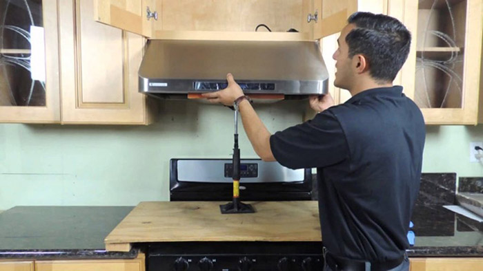 Khoảng cách lắp máy hút mùi so với bếp