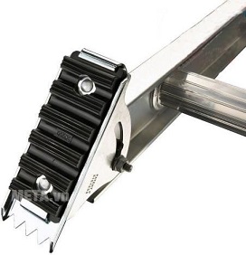 Thang trượt Poongsan có thiết kế chân đế chắn chắn.