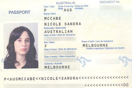 Tấm hộ chiếu giả bị lợi dụng để phạm tội, rất may ảnh trong đó không phải của McCabe