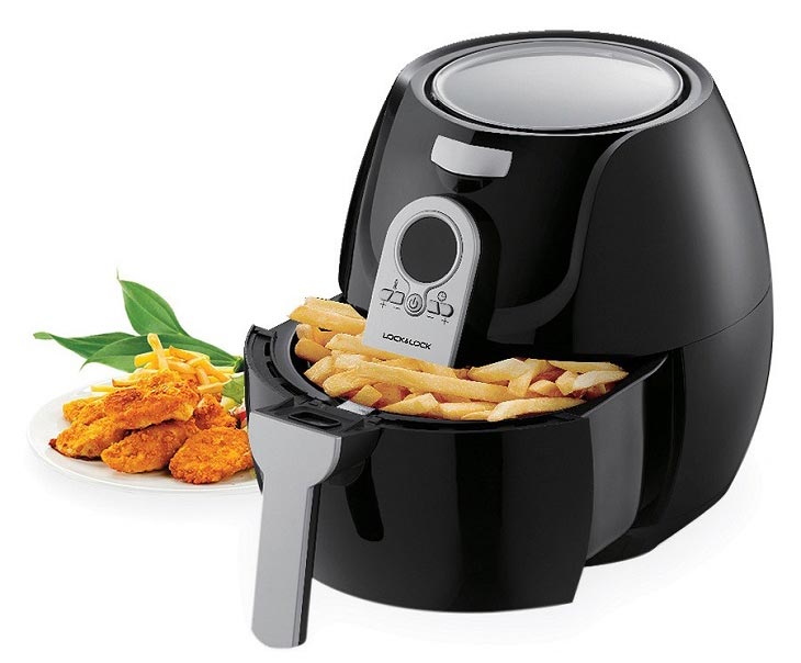 Nồi chiên không dầu bốc khói do vệ sinh không kỹ