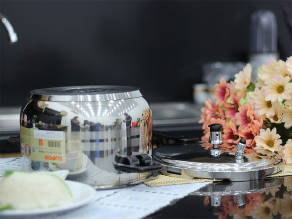 Úp nồi áp suất cho ráo nước