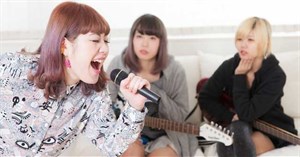 Phải làm sao khi micro karaoke bị hú?