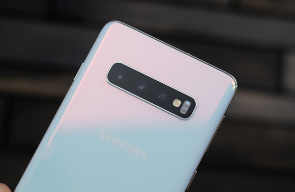 Ảnh thực tế của Galaxy S10 3