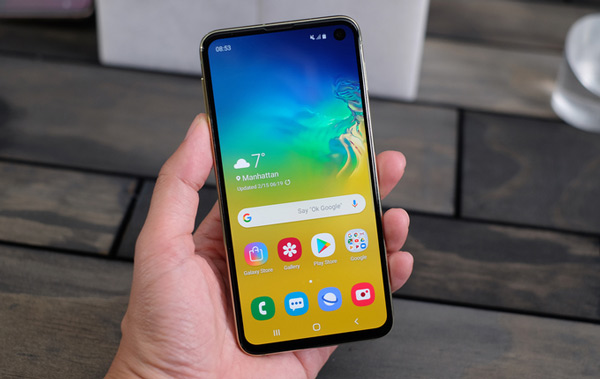 Ảnh thực tế của Galaxy S10e 1