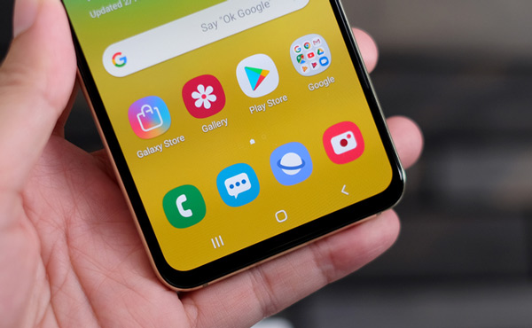 Ảnh thực tế của Galaxy S10e 2
