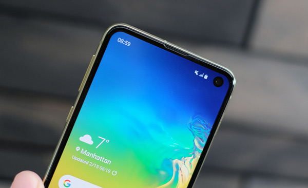 Ảnh thực tế của Galaxy S10e 3